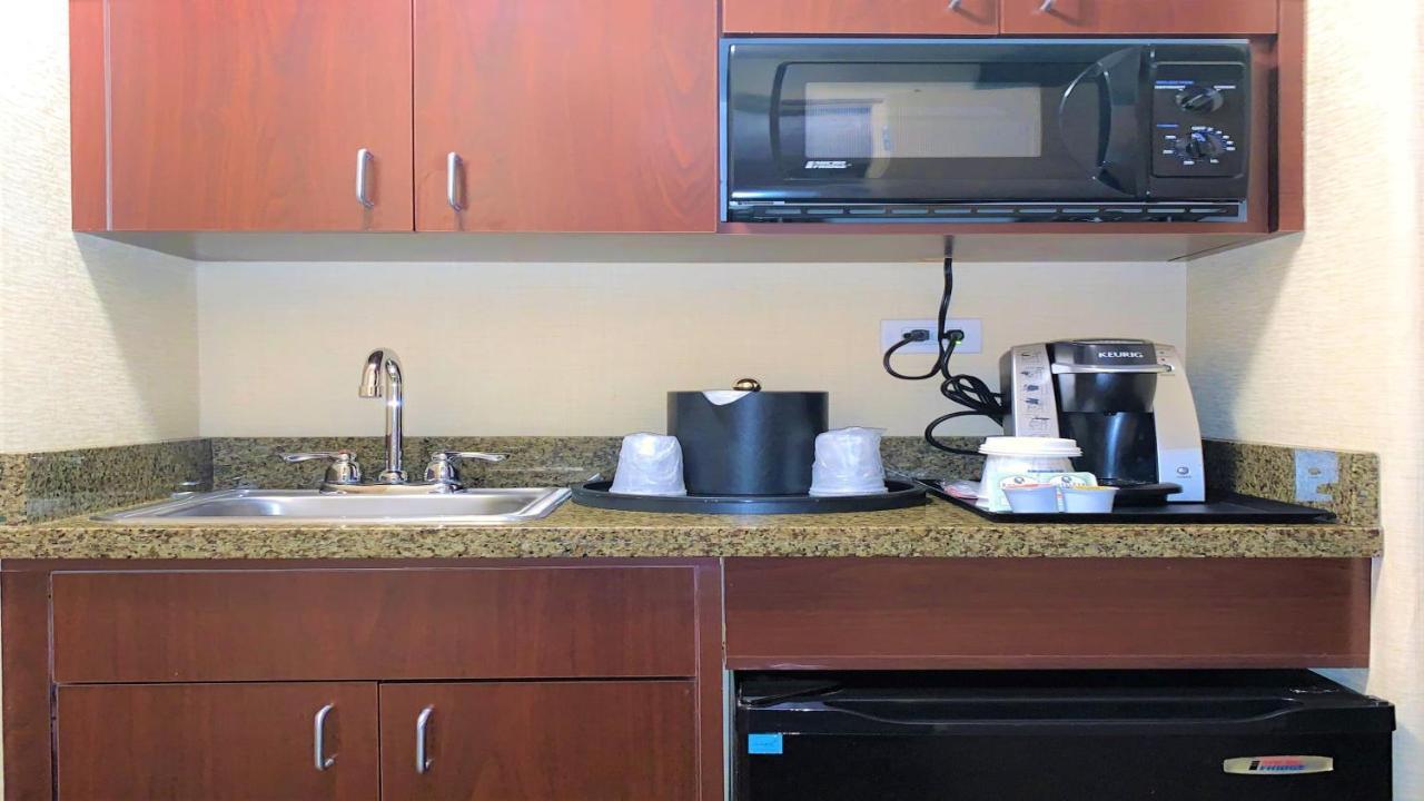 Holiday Inn Express Fresno Northwest - Herndon By Ihg Exterior photo