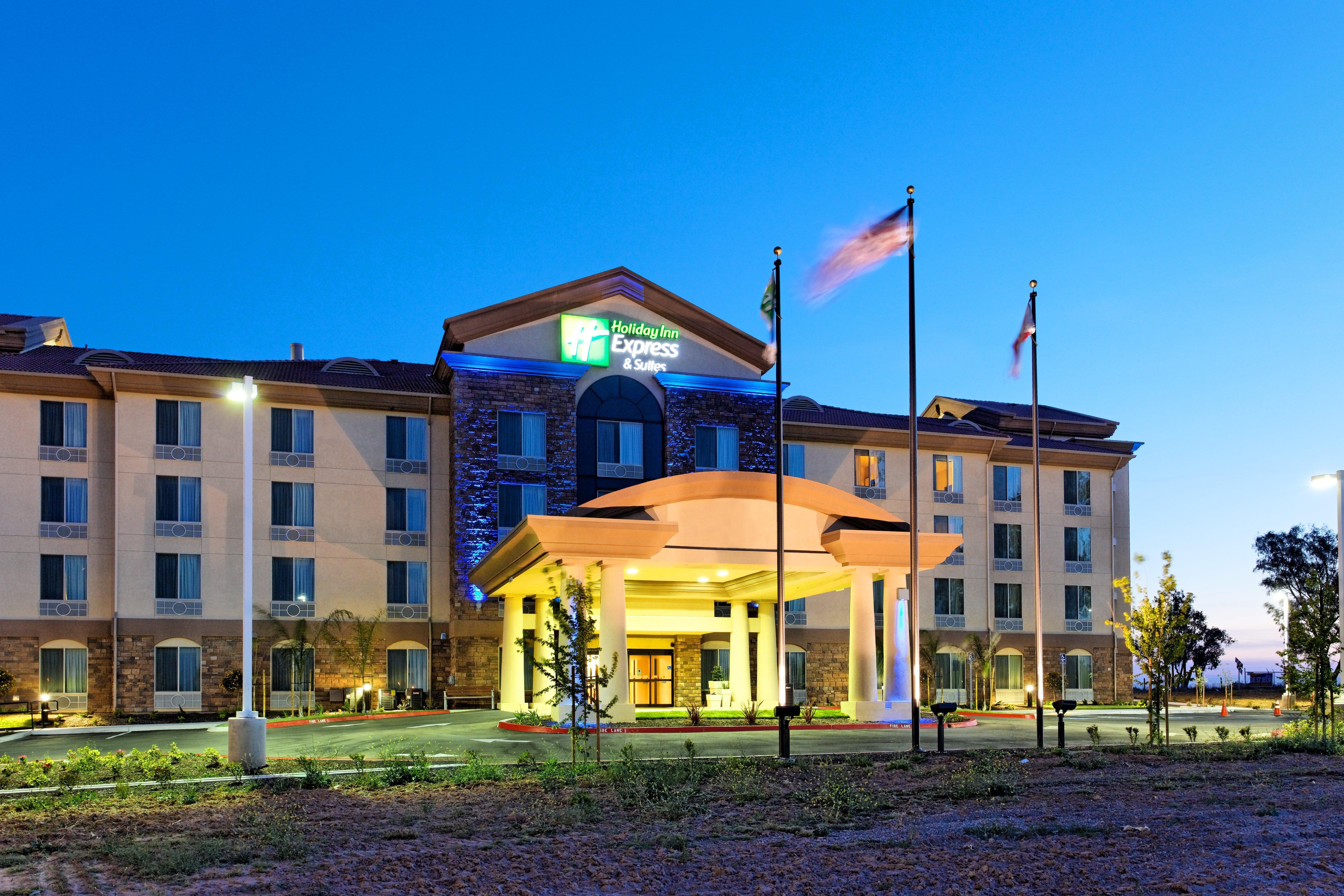 Holiday Inn Express Fresno Northwest - Herndon By Ihg Exterior photo