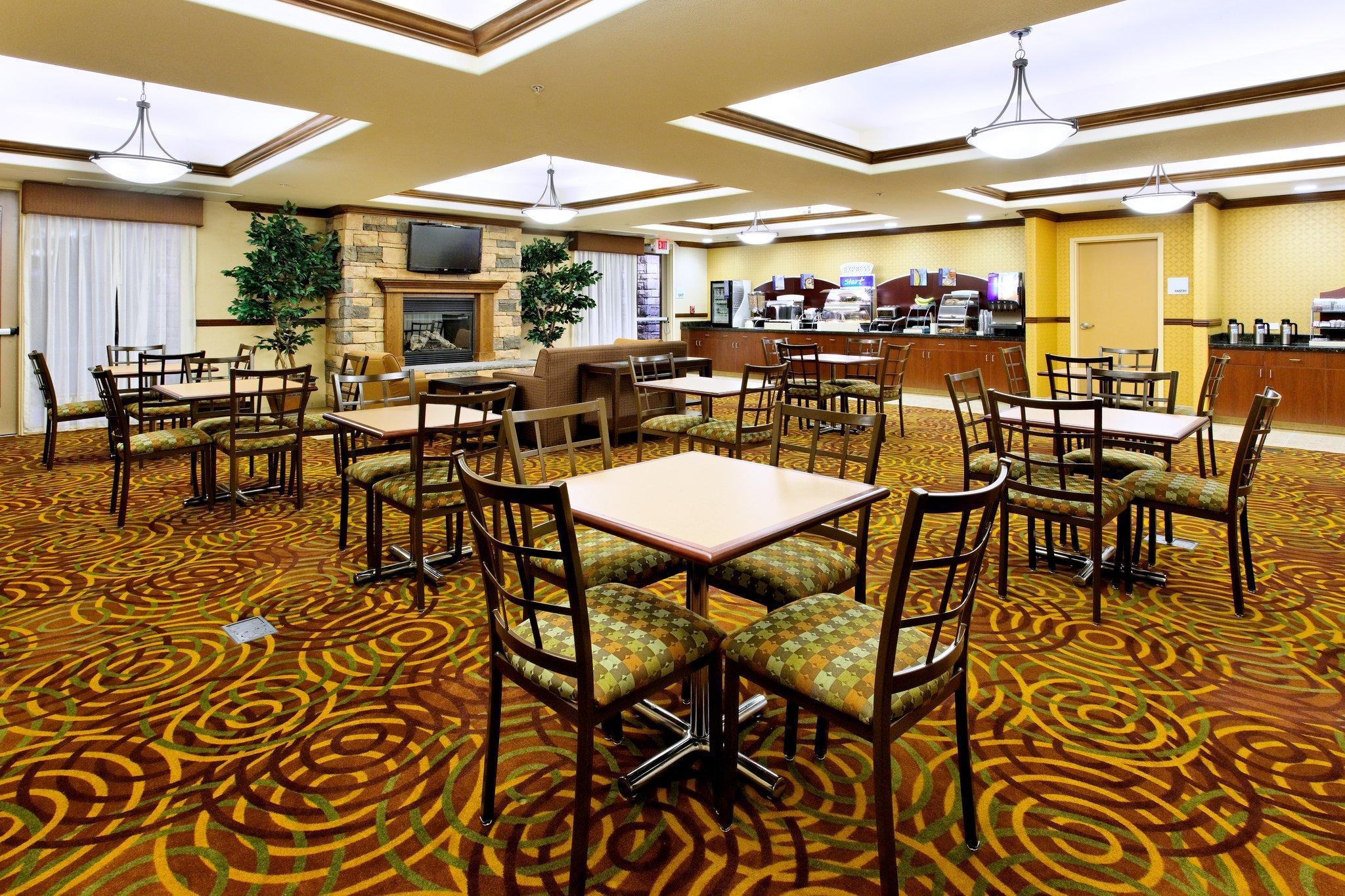 Holiday Inn Express Fresno Northwest - Herndon By Ihg Exterior photo