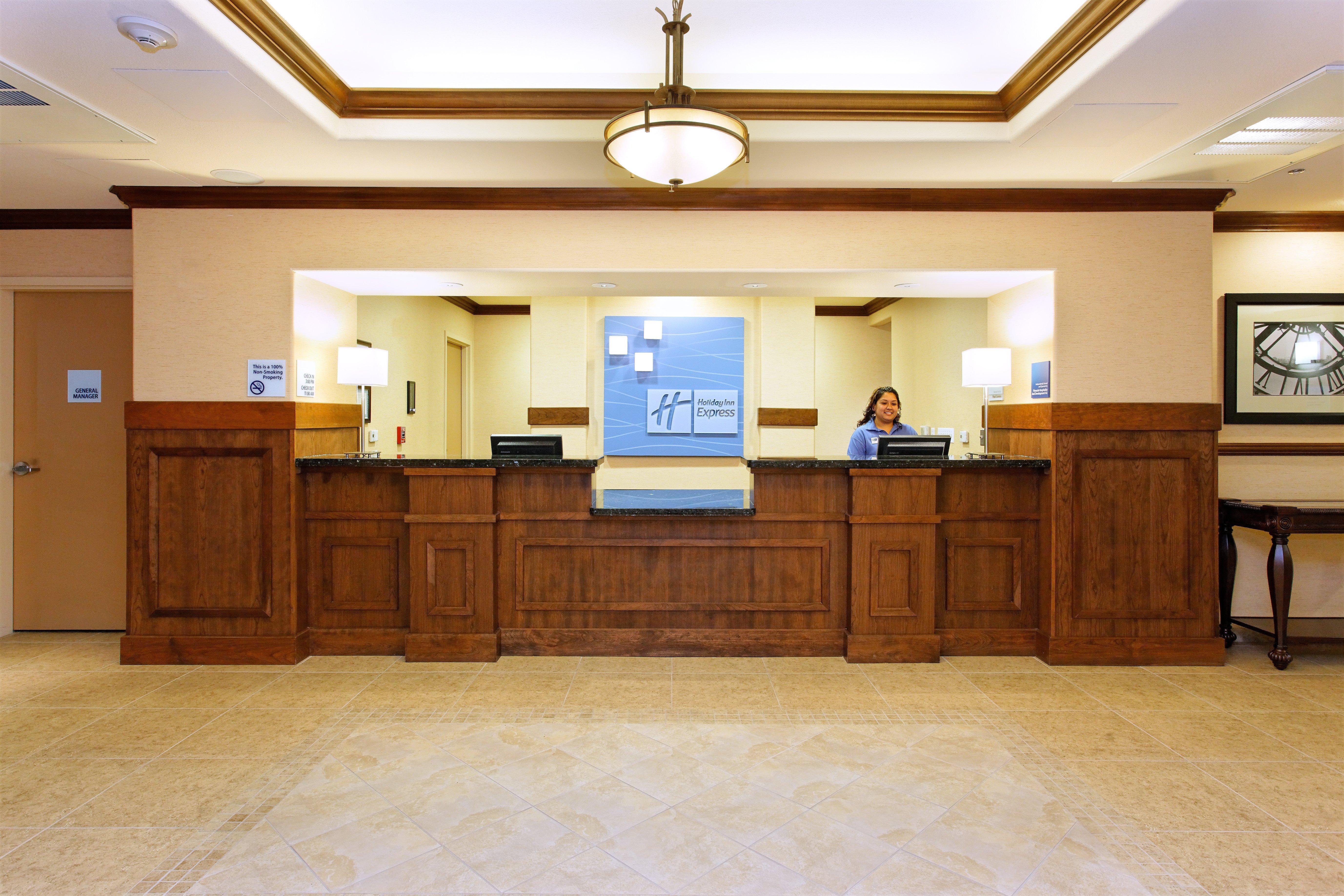 Holiday Inn Express Fresno Northwest - Herndon By Ihg Exterior photo